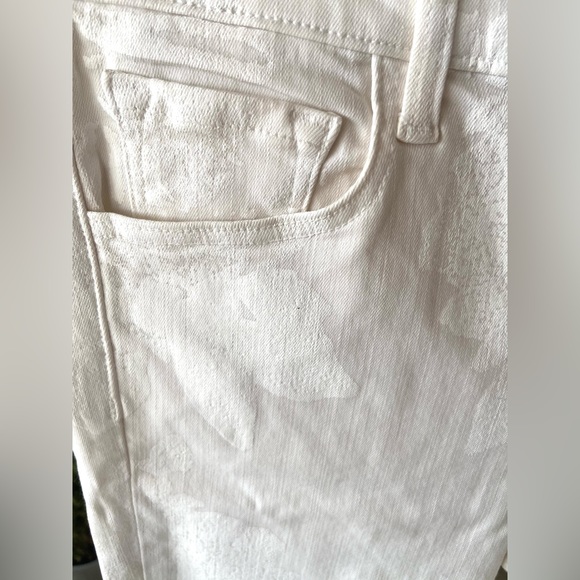 26 🔖 J BRAND Photo Ready Mid-Rise Crop Capri Jeans White Floral 8351563 $278 - Picture 8 of 12